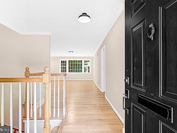 2nd image of 10313 Dickens Ave