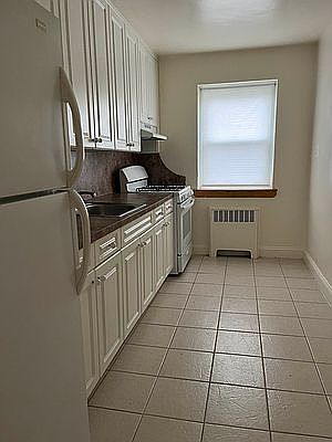 2nd image of 4 Stratford Ave #1B