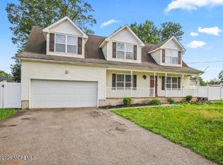 18 4th Ave, Toms River, NJ