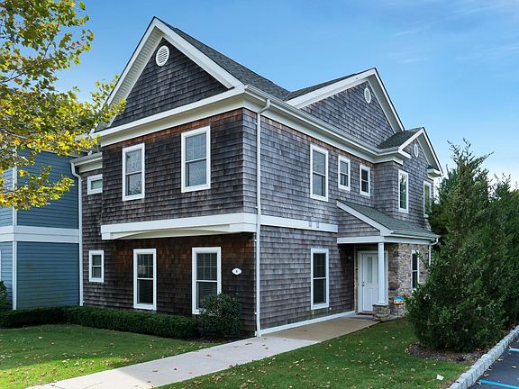 2nd image of 8 Savannah Ln N