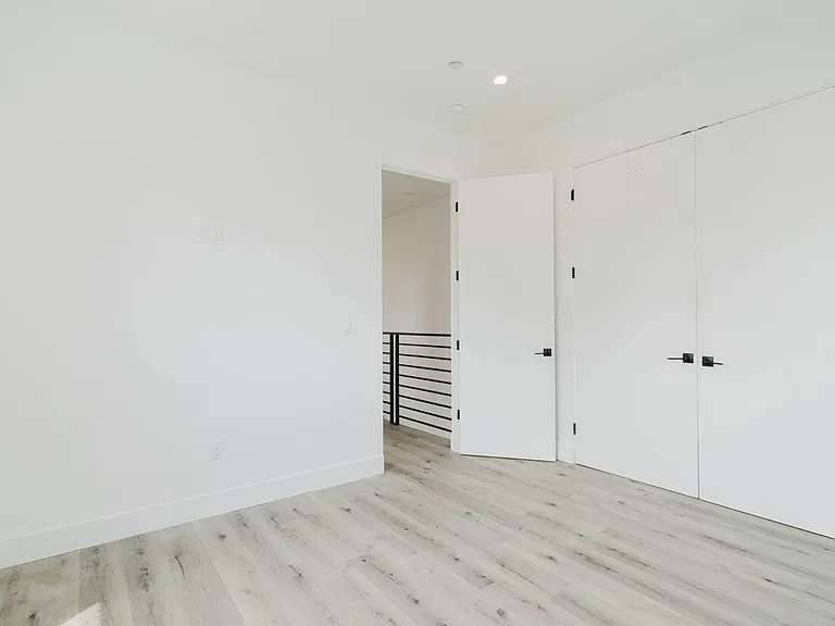 10853 Otsego St — Photo 27