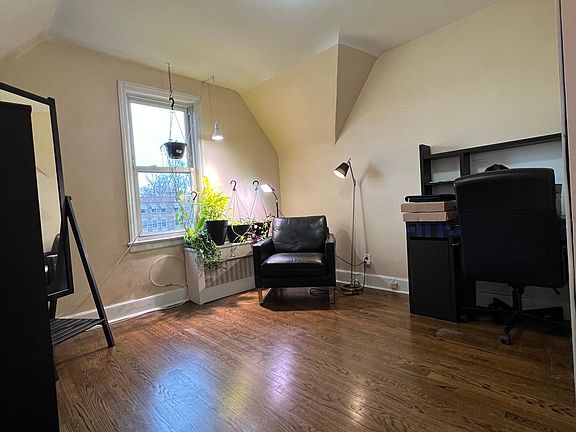 3rd image of 2855 Fairfield Ave