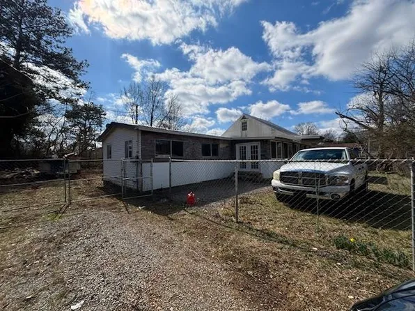 54 Pine St W, Chatsworth, GA 30705