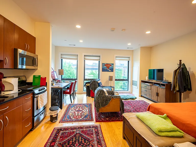 Diamond Fenway — Photo 25