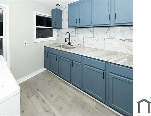 4012 Willow St — Photo 2