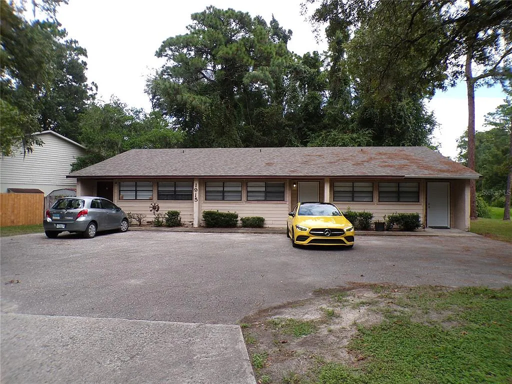 2 bed, 1.0 bath, 2430 sqft, $1,275 — Photo 3