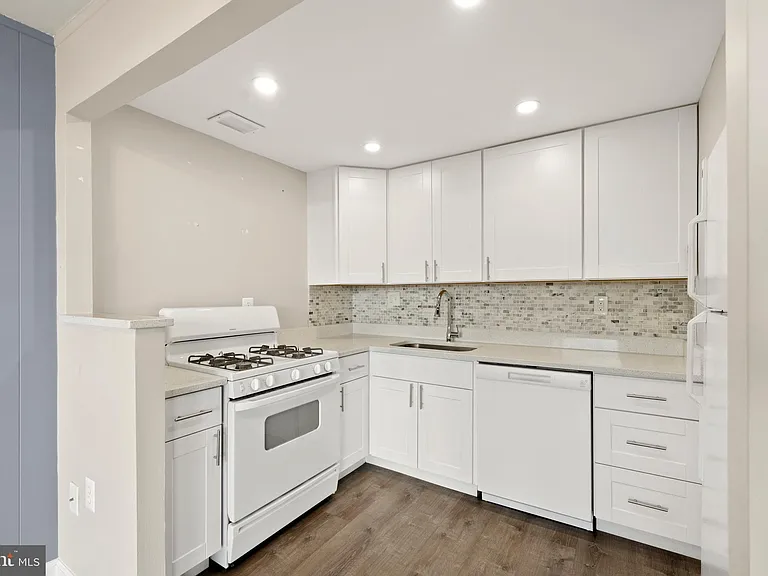 5353 Columbia Pike #607 — Photo 13