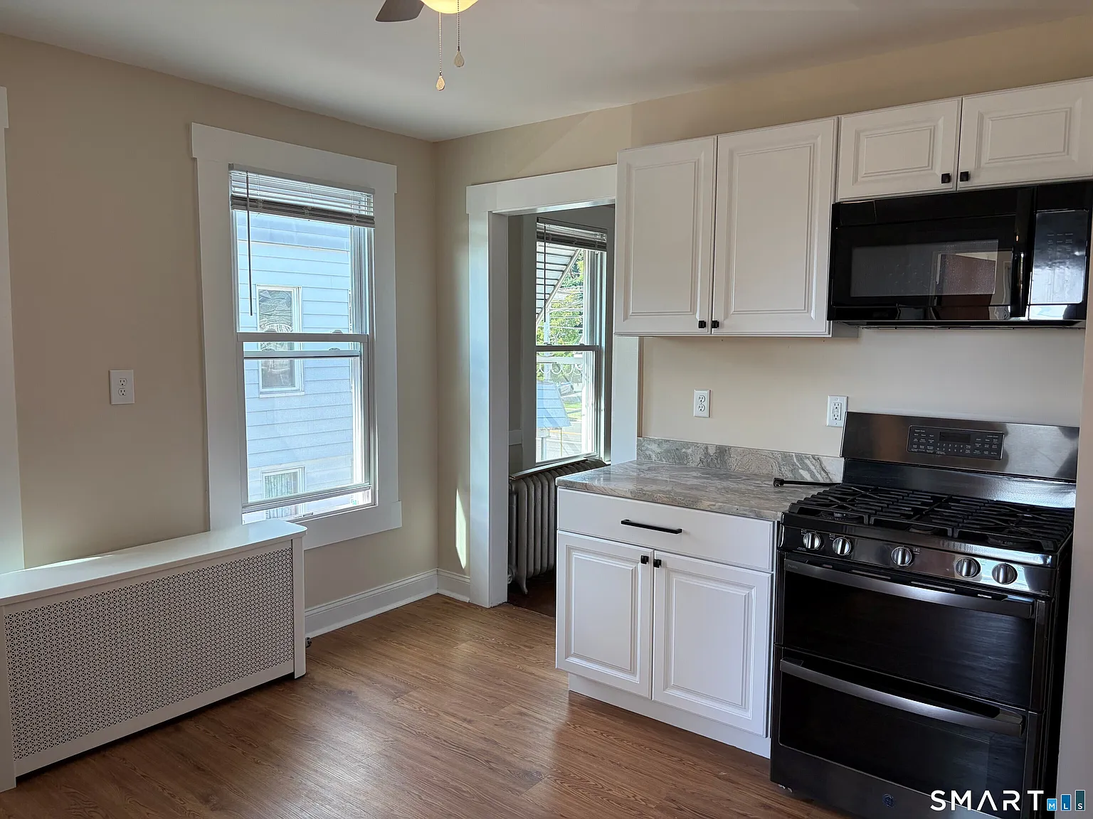3 bed, 1.0 bath, 1400 sqft, $2,300 — Photo 3