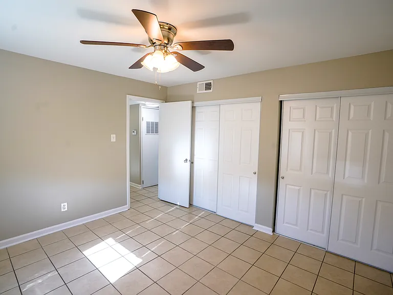 River Park Apartments — Photo 9