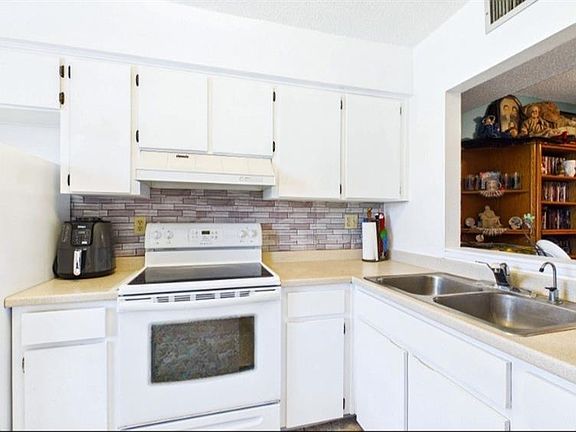 3rd image of 11117 Pembridge Ct APT 2