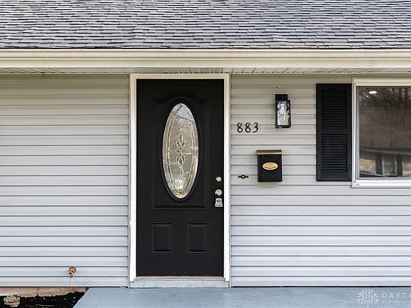 3rd image of 883 Corvette Ave