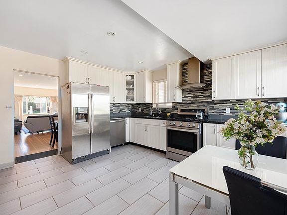 5th image of 620 Slocan St