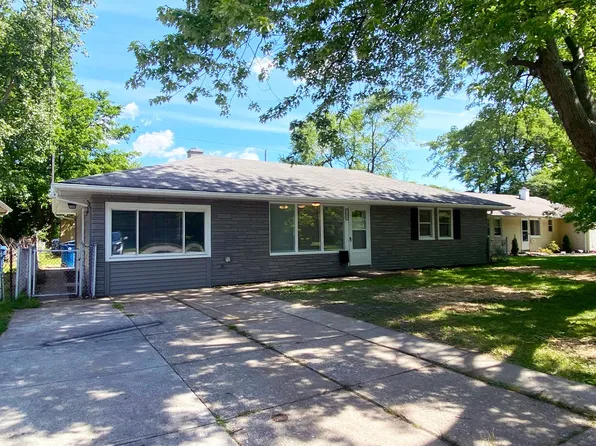 9608 W Ridgewood Dr, Parma Heights, OH 44130