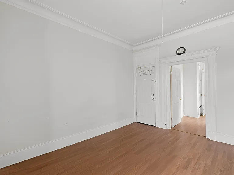 893 Montgomery St #6 — Photo 8