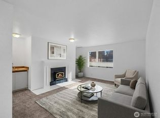 8225 212th St SW APT 302, Edmonds, WA 98026