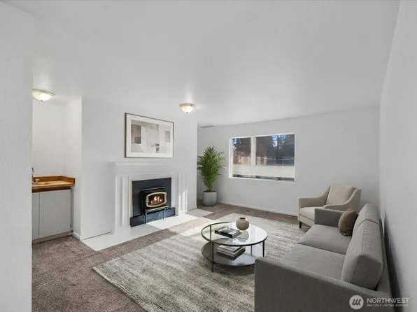 8225 212th Street SW #302, Edmonds, WA 98026