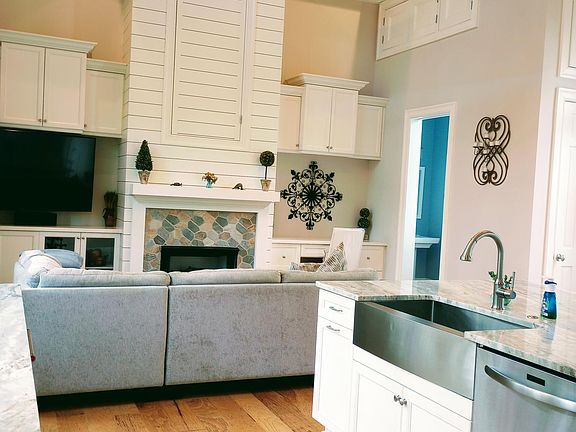 Kitchen / Living Room