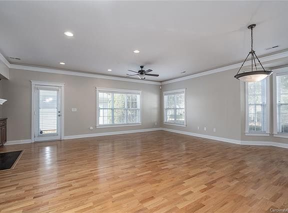 3rd image of 802 Cattaloochee Ln