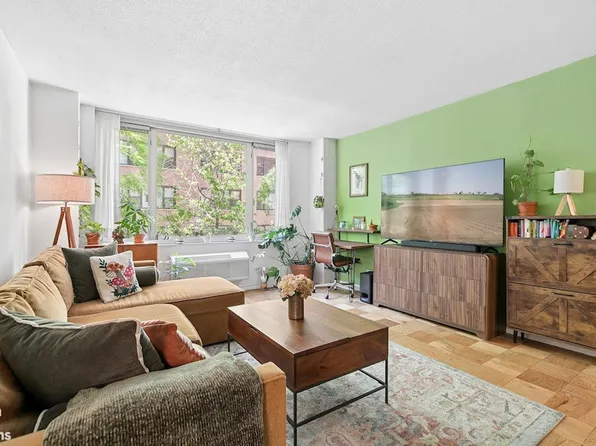 130 W 67th St, New York, NY