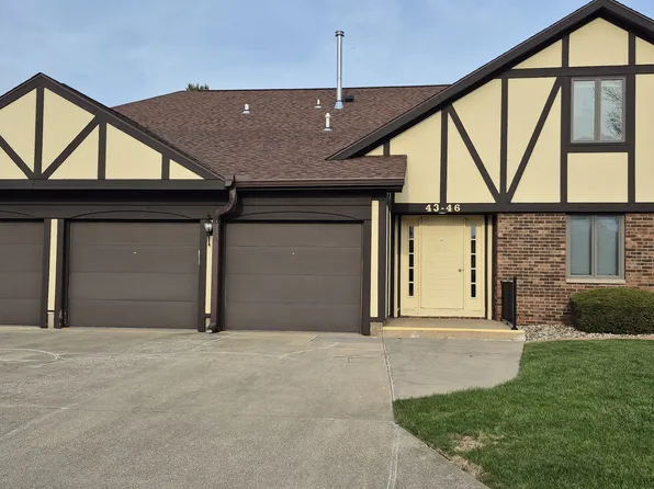 43 Crystal Ct #B-1, Pontiac, IL 61764