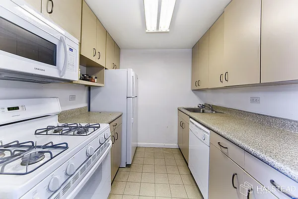 Rented by Halstead Real Estate | media 2
