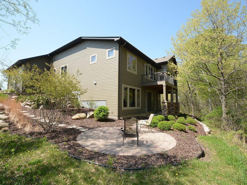2nd image of 2 Creekside Ln