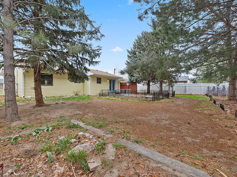 769 Feather Pl — Photo 5