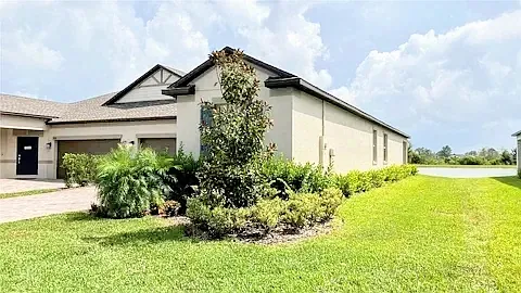 3 bed, 2054 sqft, $2,450 — Photo 2