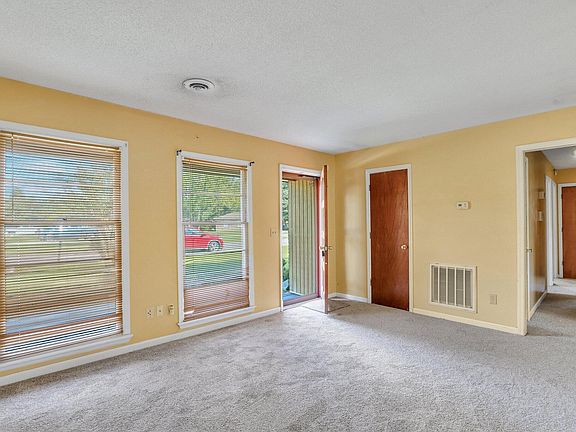 4th image of 101 Lily Pl