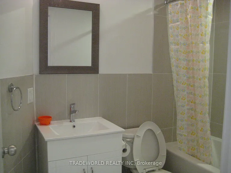 765 Gerrard St E #LOWER — Photo 18