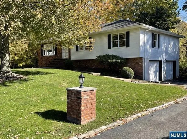 101 S Colonial Dr, Harrington Park, NJ 07640