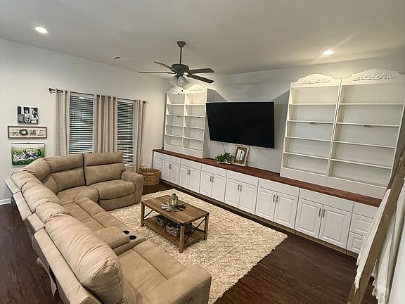 4th image of 39496 Parkfair Dr