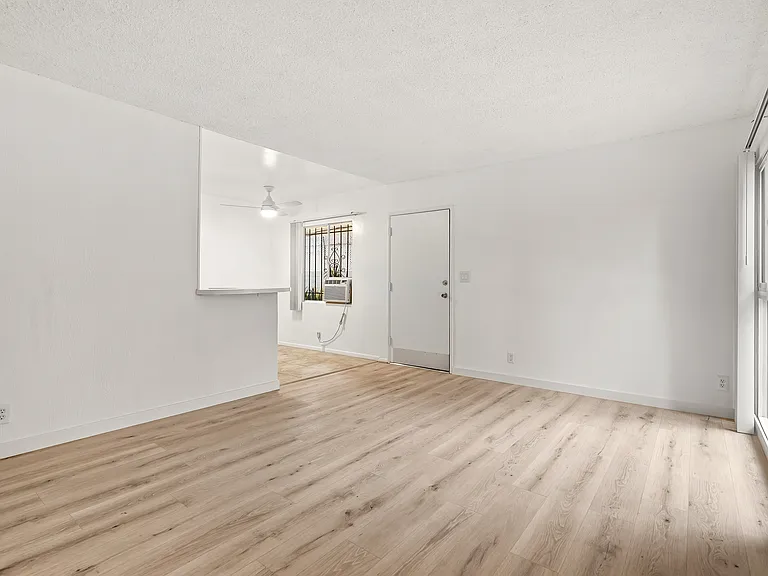 826 S Grand View St #1 — Photo 6