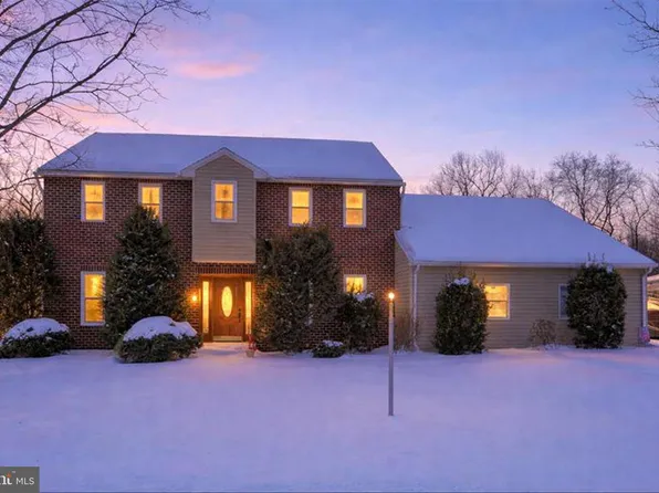 22 Teaberry Dr, Carlisle, PA 17015