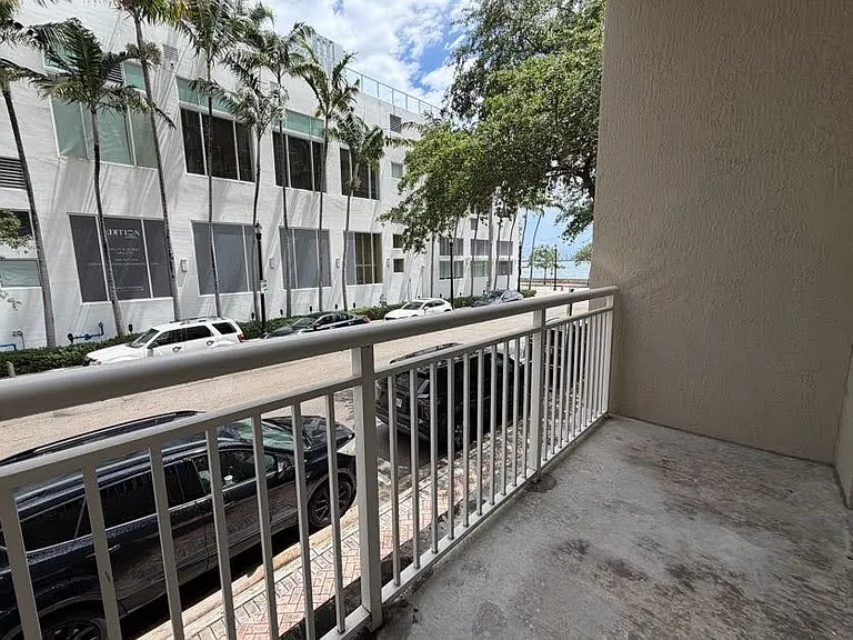 2000 N Bayshore Dr #126 — Photo 7
