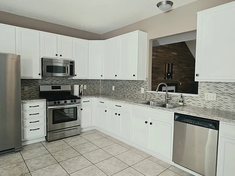 7223 Normanton Dr — Photo 37