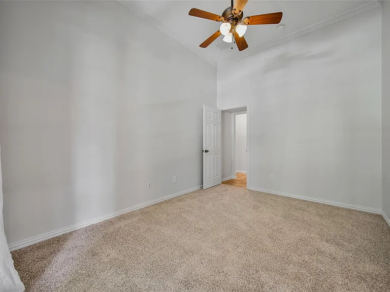14 Beauty Bower Pl — Photo 28