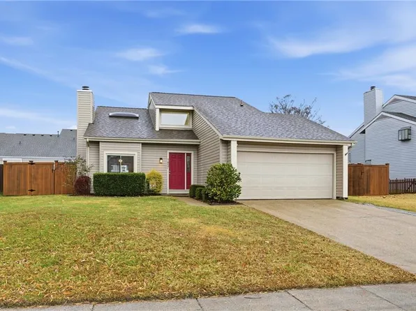1457 Lake Christopher Dr, Virginia Beach, VA 23464