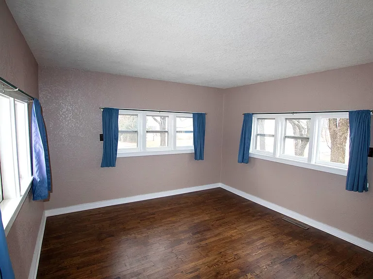 212 Santa Fe St — Photo 5