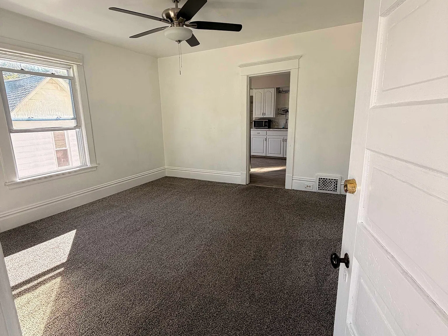 2 Bedroom Upper Duplex Near Medical Mile $1,850/month — Photo 1