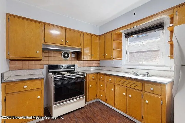 88 Fremont Ave #2 — Photo 14