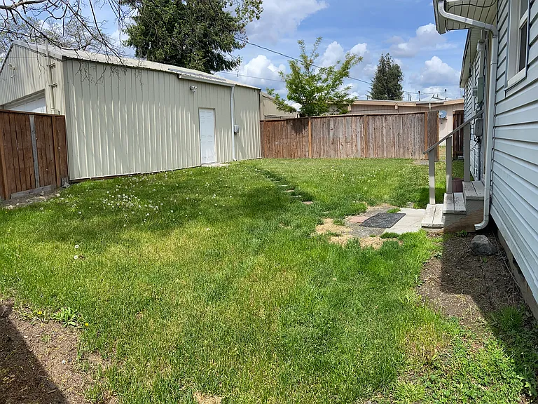 N Addison St — Photo 16