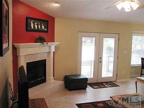 3rd image of 1003 Redbud Ave #2