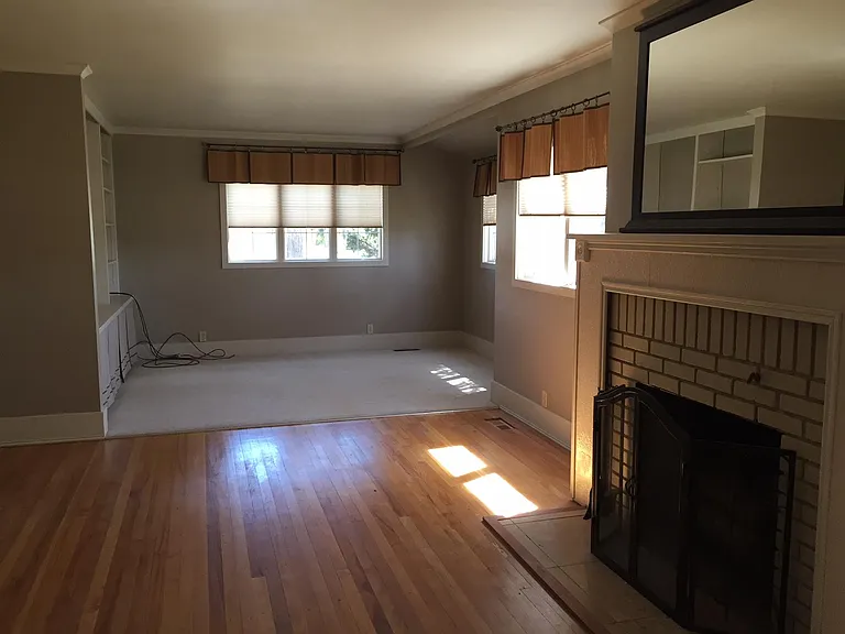 Living room/den.