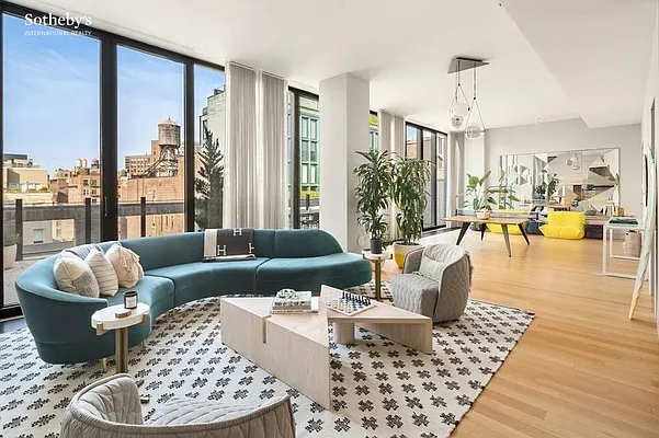 Sold by Sotheby's International Realty | media 34