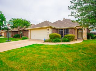 2224 Lake Falls Dr, Fort Worth, TX 76118