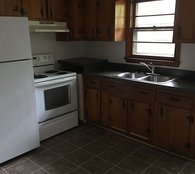 2nd image of 2247 Paris St #B