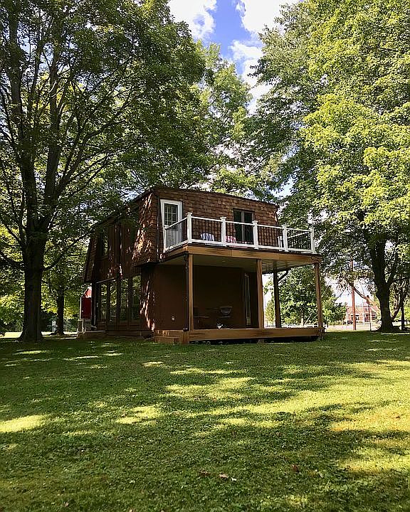 1st image of 466 Douglas Dr