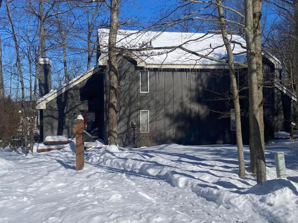 87 Telstar, Lake Harmony, PA 18624