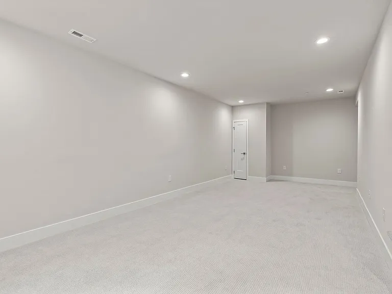 701 Brewster Aly — Photo 18
